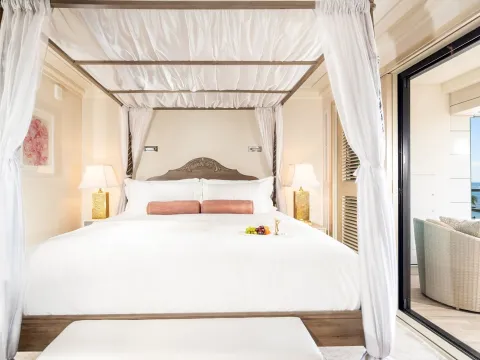 ESPACIO THE JEWEL OF WAIKIKI