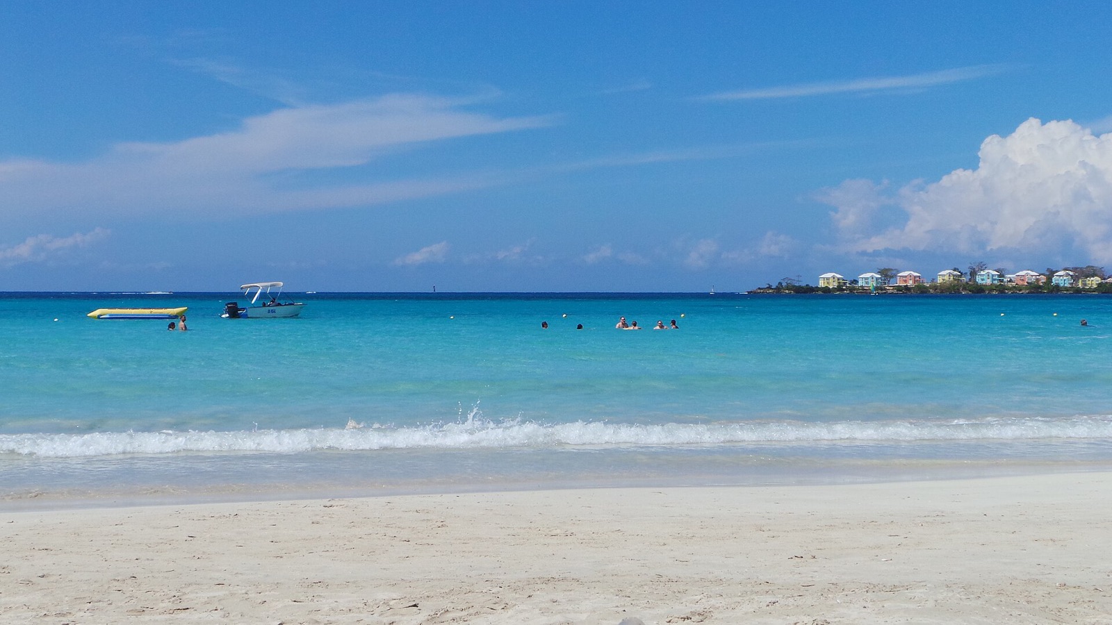 Turquoise water and white sand at Bloody Bay, Negril, on the west coast of Jamaica